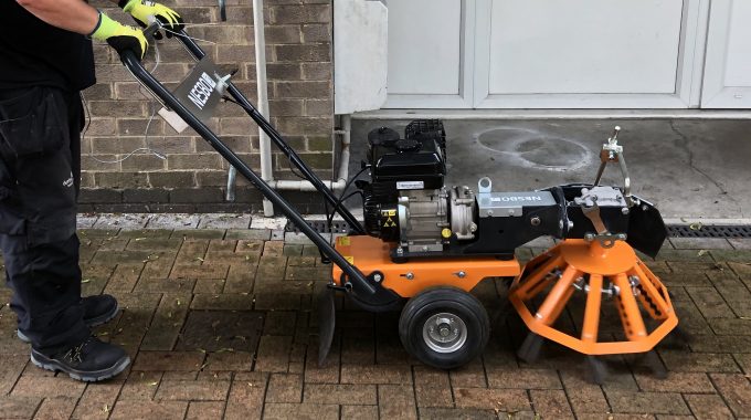 Low Vibration Weedbrush