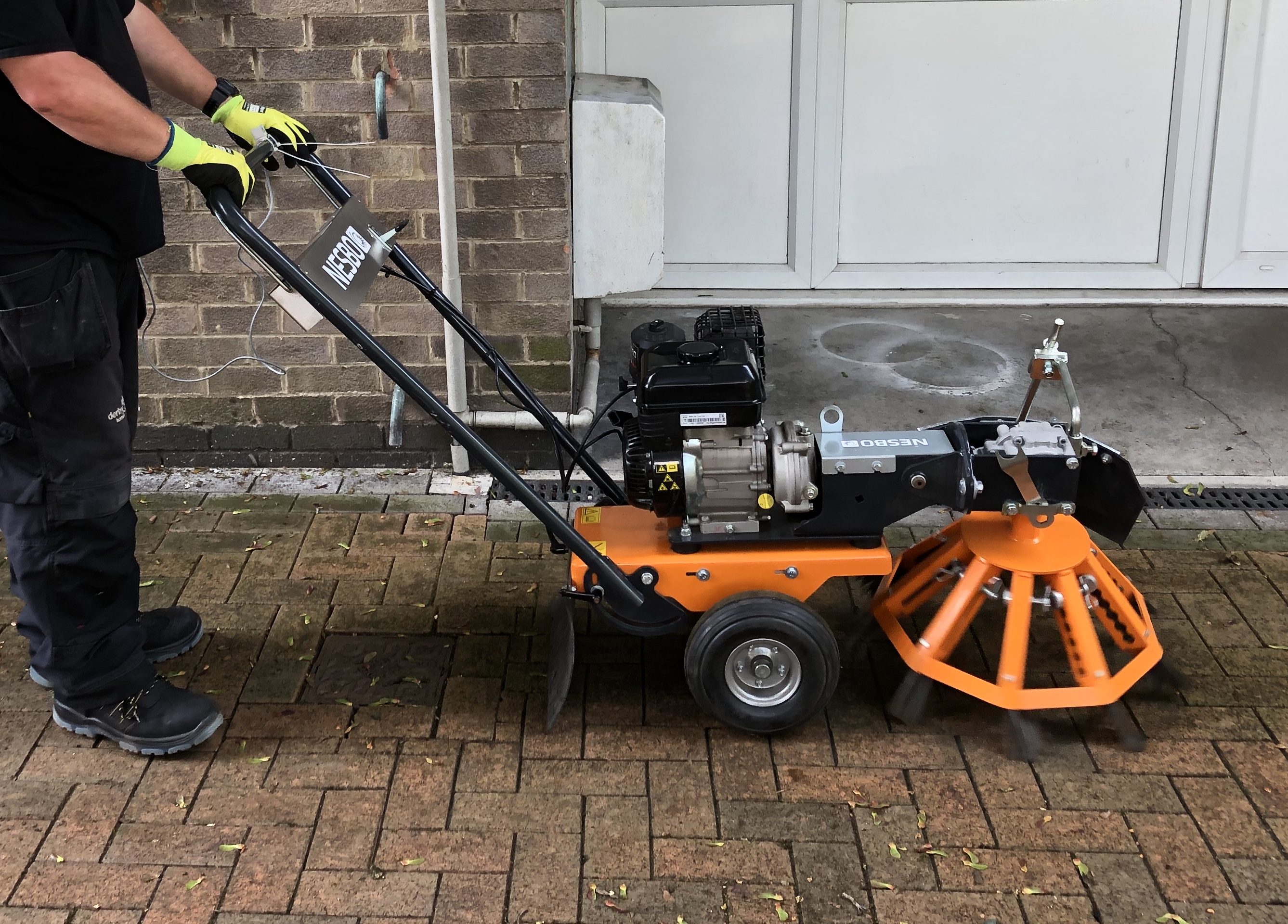 Nesbo UK-125 Weedbrush Low Vibration Weedbrush